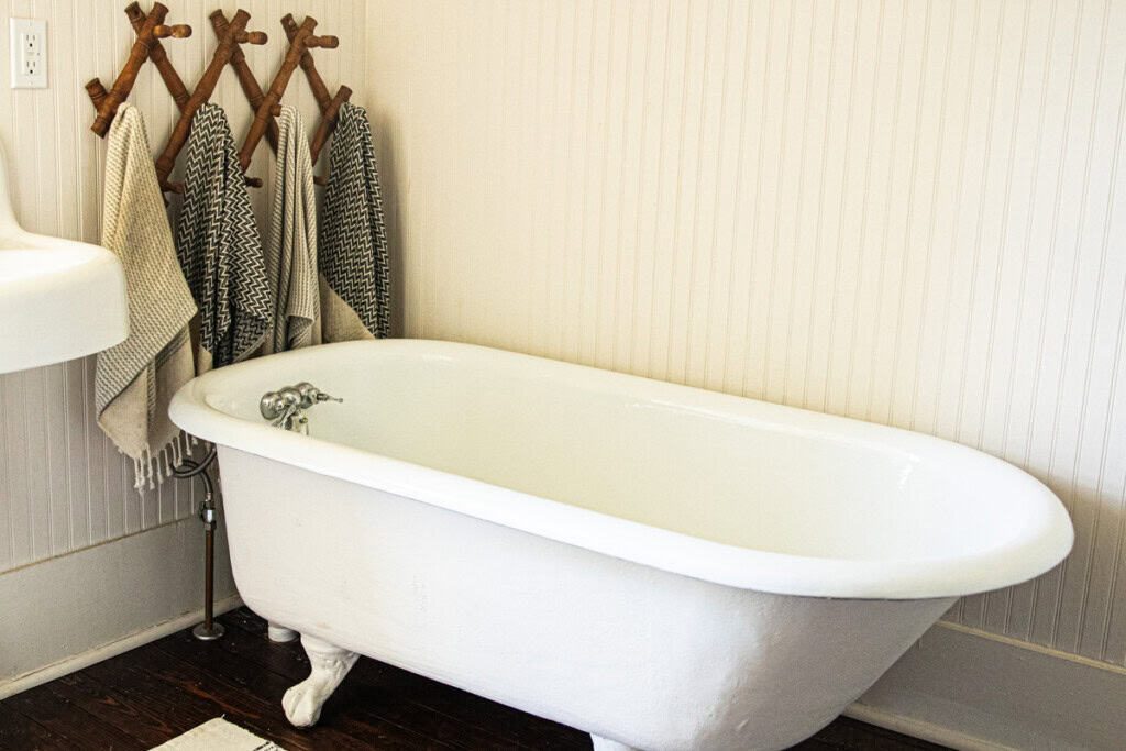 DIY Bathtub Cleaner