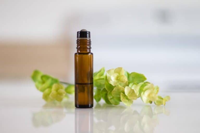 Essential Oil Roller Bottle: for Bug Bite Relief