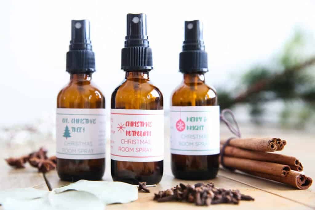 8 Holiday Room Spray: Recipes | FREE Printable Labels