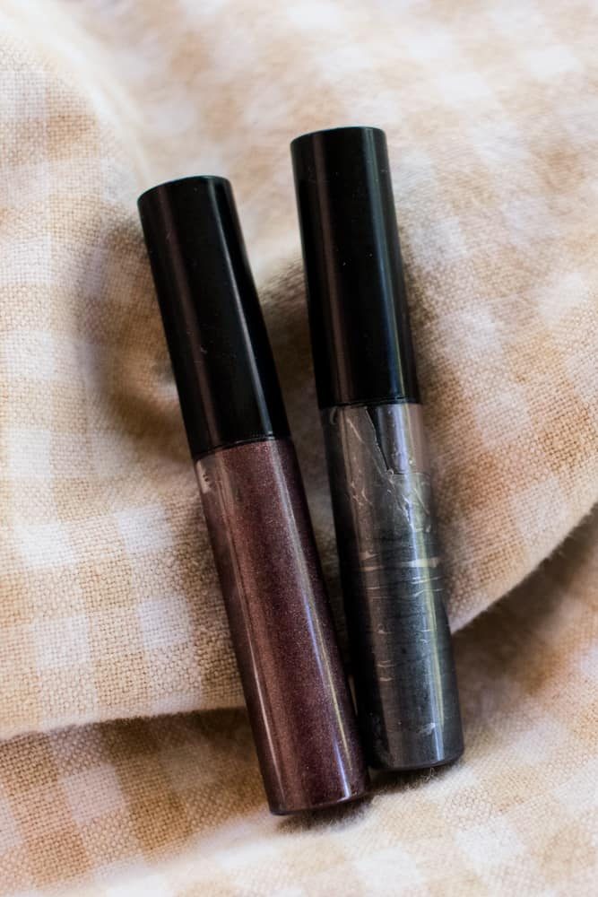 Red and black tinted brow gel.