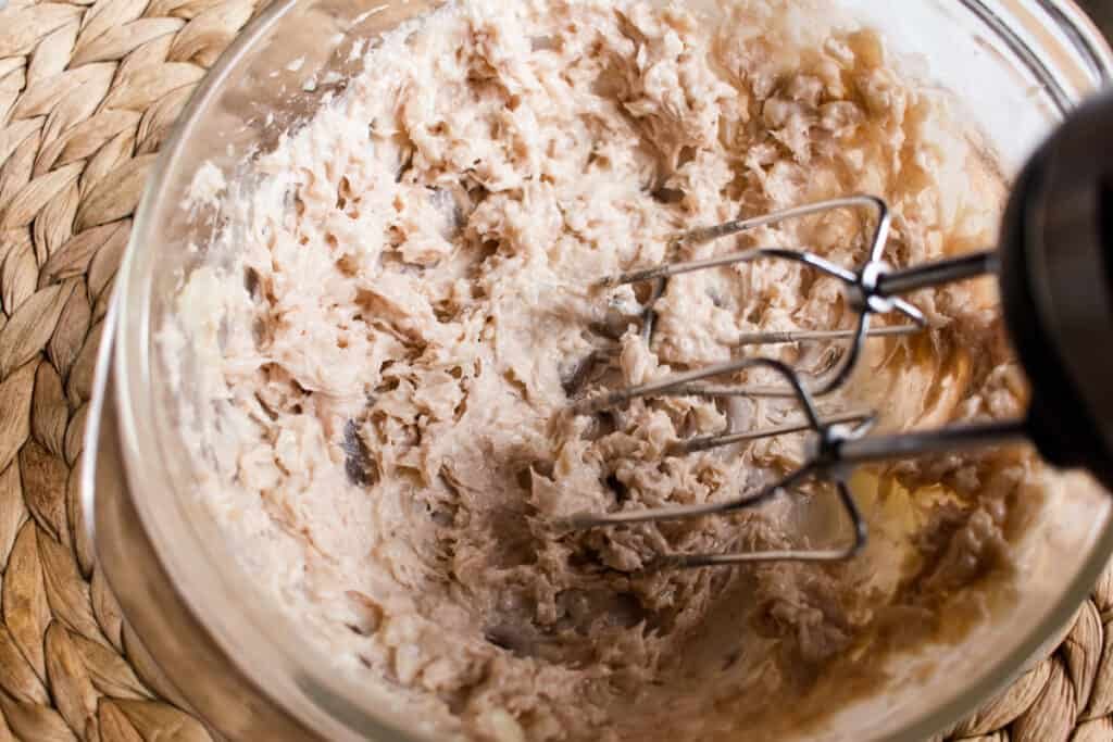 Making tinted moisturizer DIY.