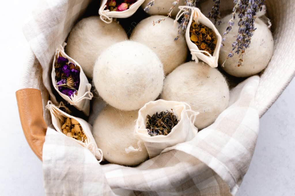 How to Scent Wool: Dryer Balls with Dried Herbs
