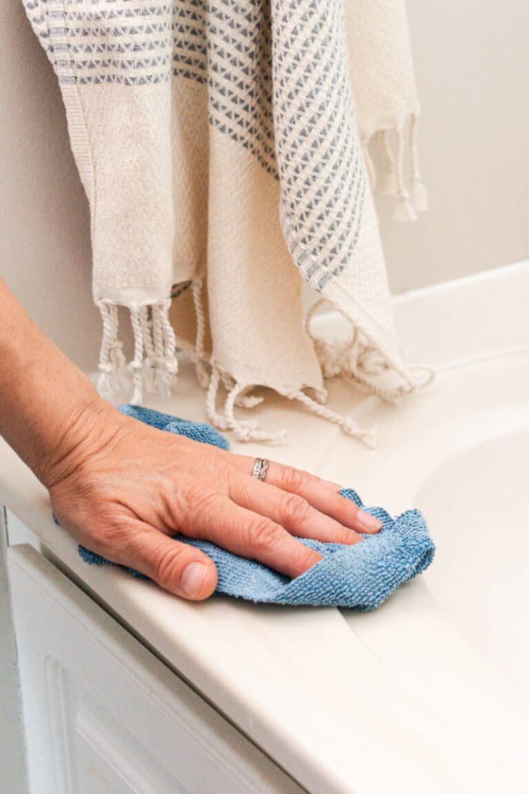 How to Make: a Multi-Surface Bathroom Cleaner