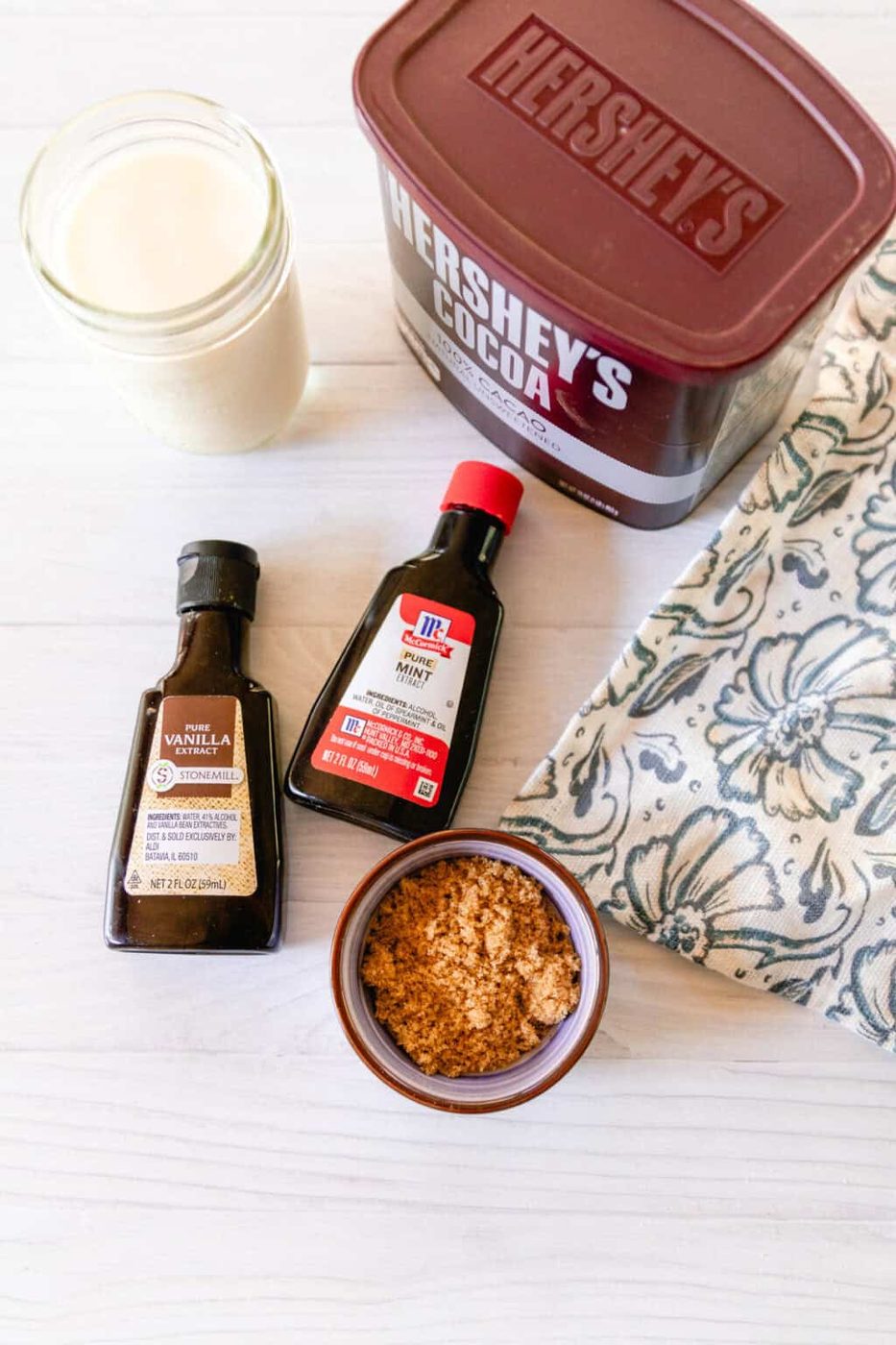 Paleo peppermint hot chocolate ingredients.