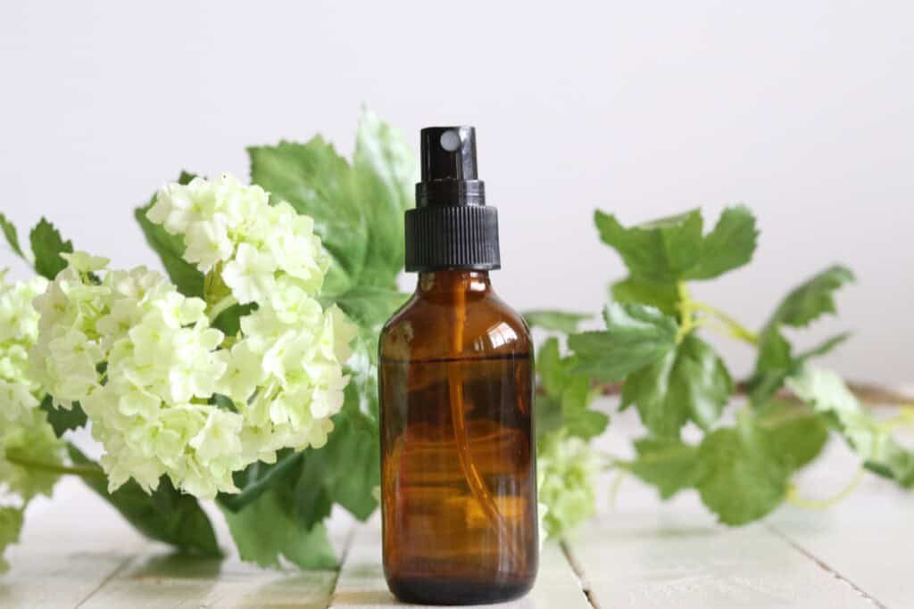 DIY 5 Essential Oil: Room Sprays for Spring