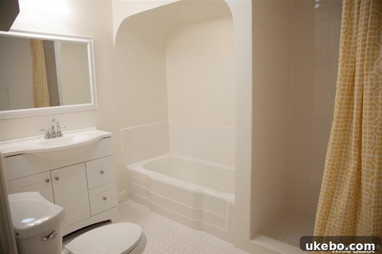 Original state of the single shared bathroom in the cottage bungalow
