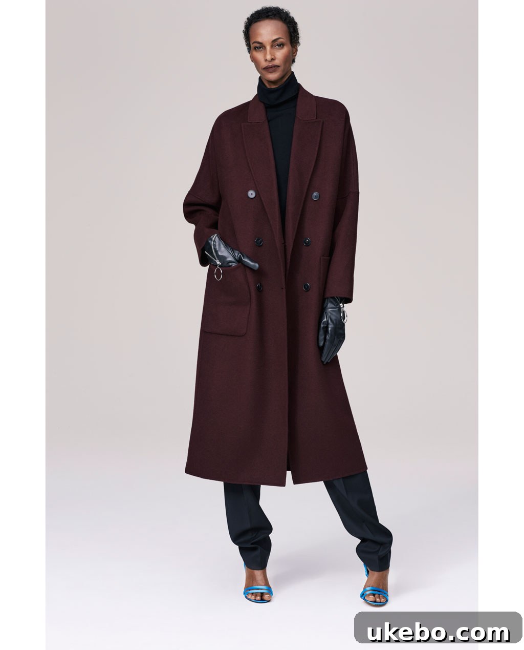 Mastering Your Small Closet My 5 Fall Winter Capsule Wardrobe Essentials 6 Fashionable woman in a deep purple oversized coat