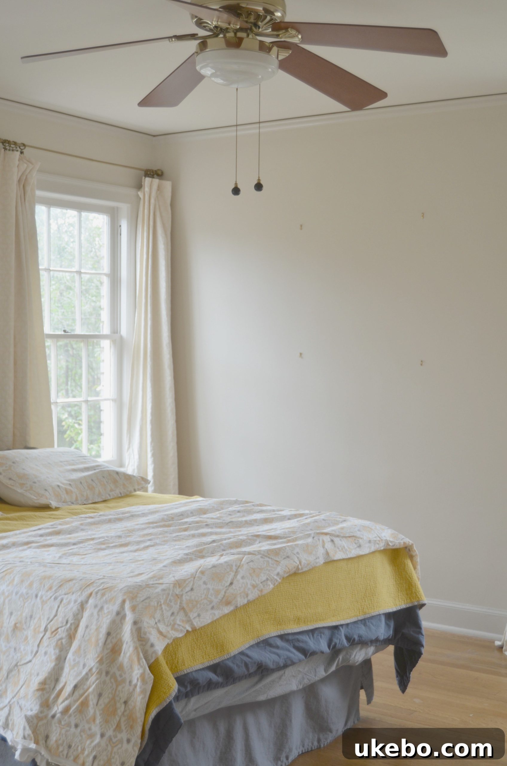 Bedroom before makeover, empty space 1