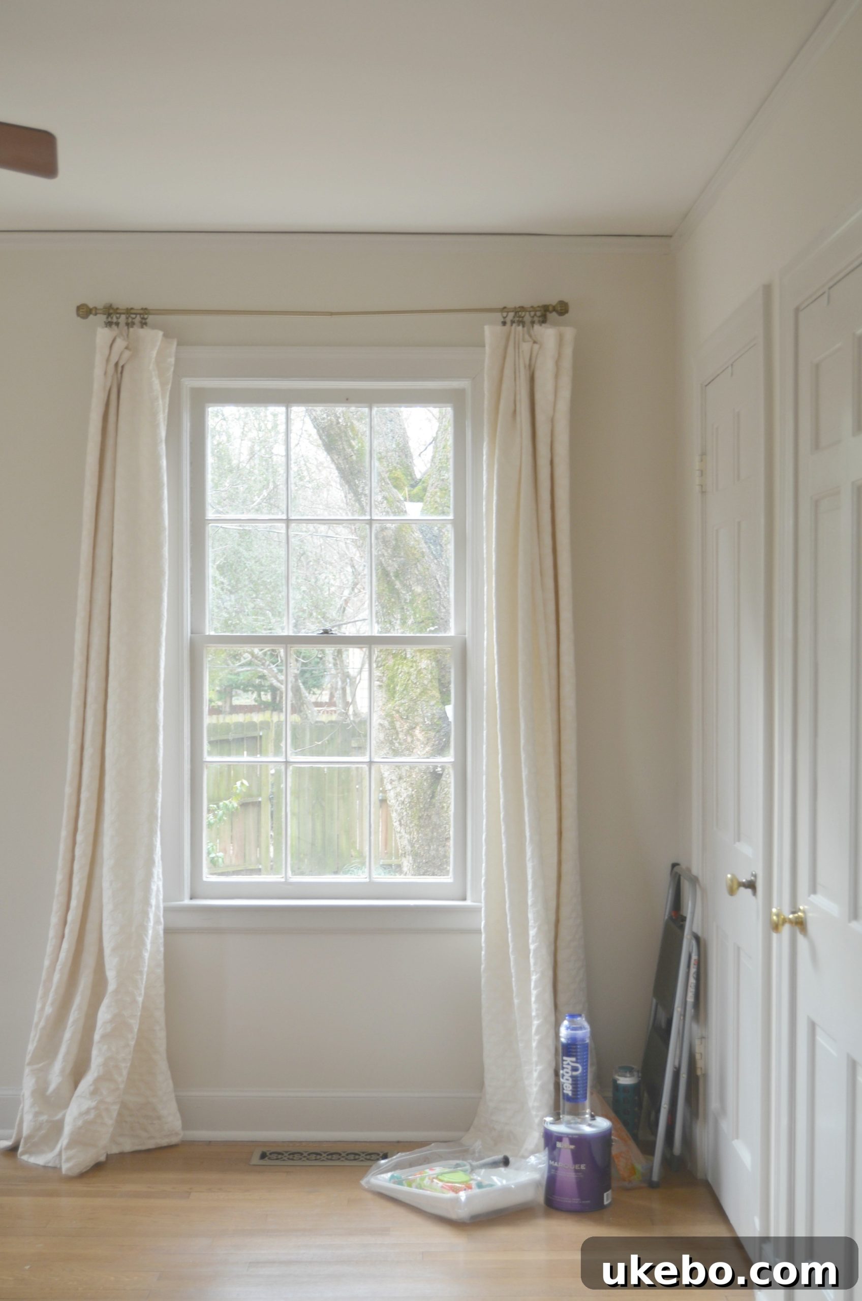 Bedroom before makeover, empty space 4