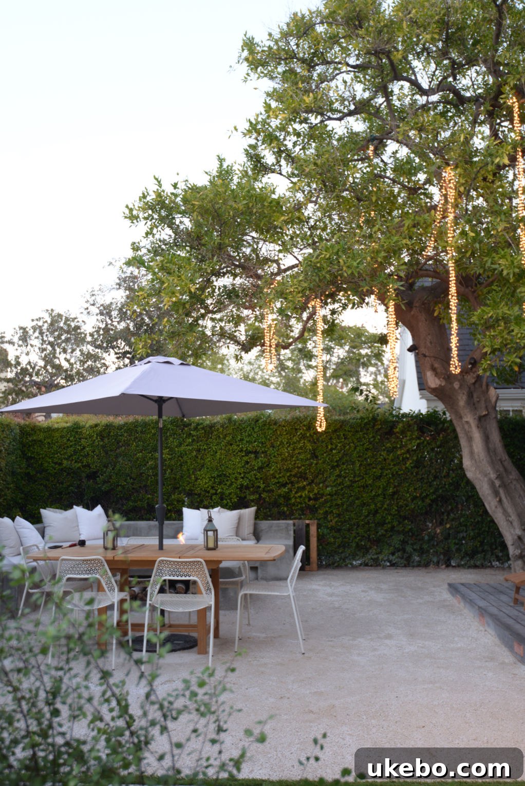 Beautiful decomposed granite patio with lush planting and outdoor furniture
