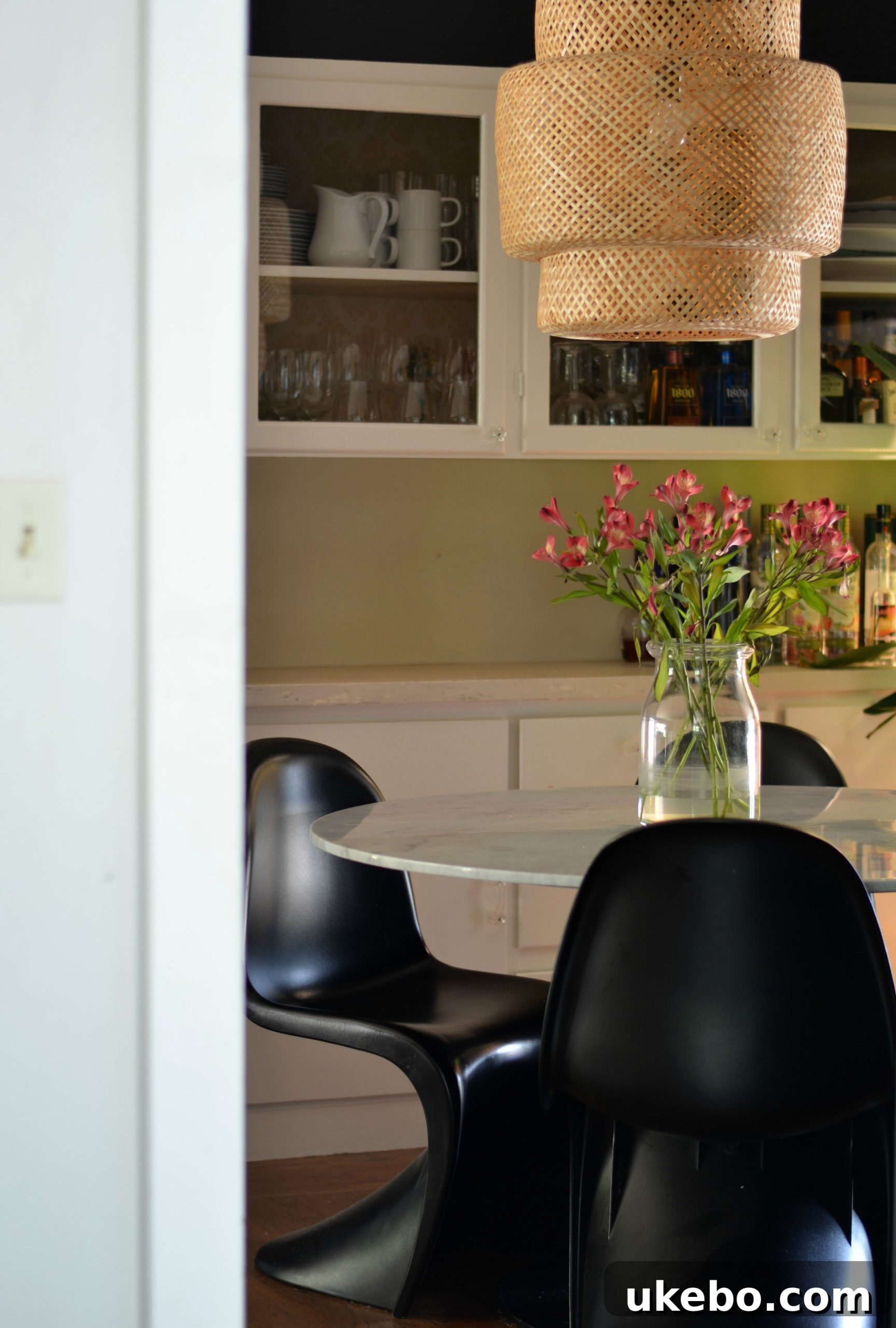Close-up of the Feather marble dining table surface