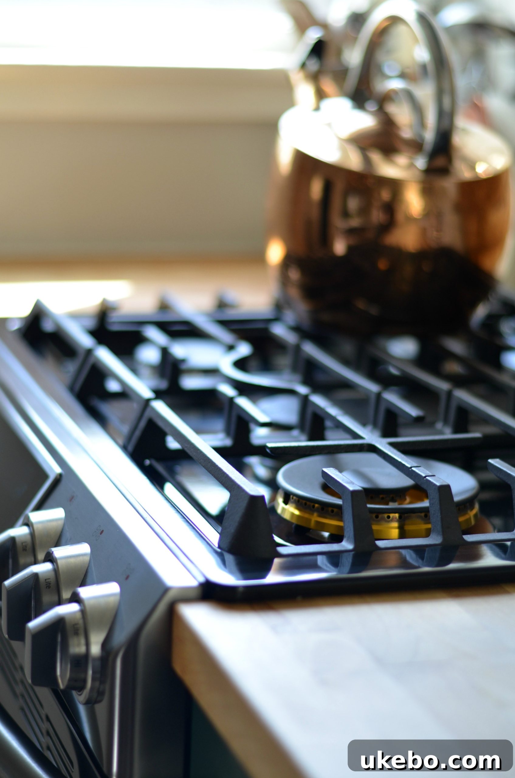 New range and kitchen details