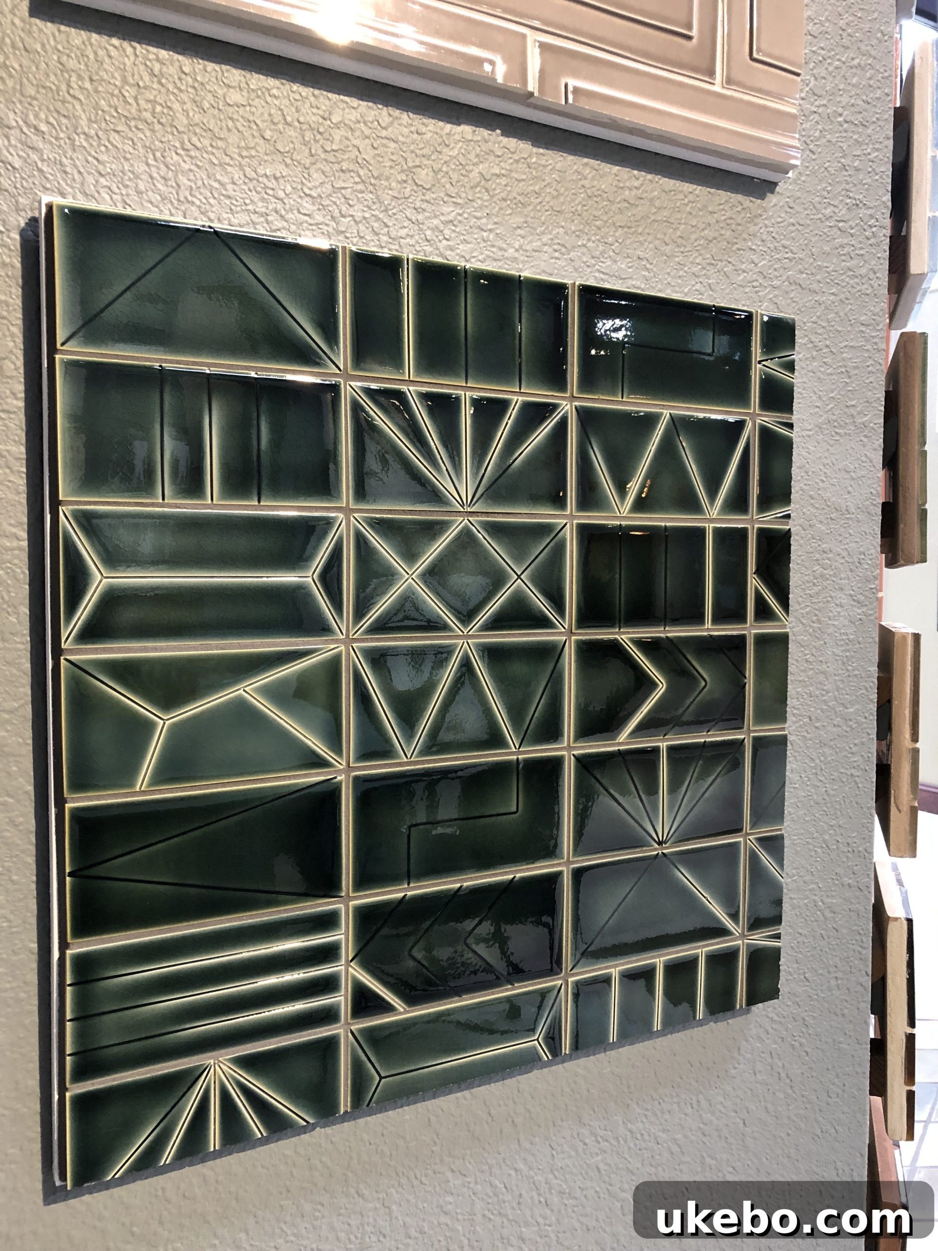 Textured geometric pattern tiles