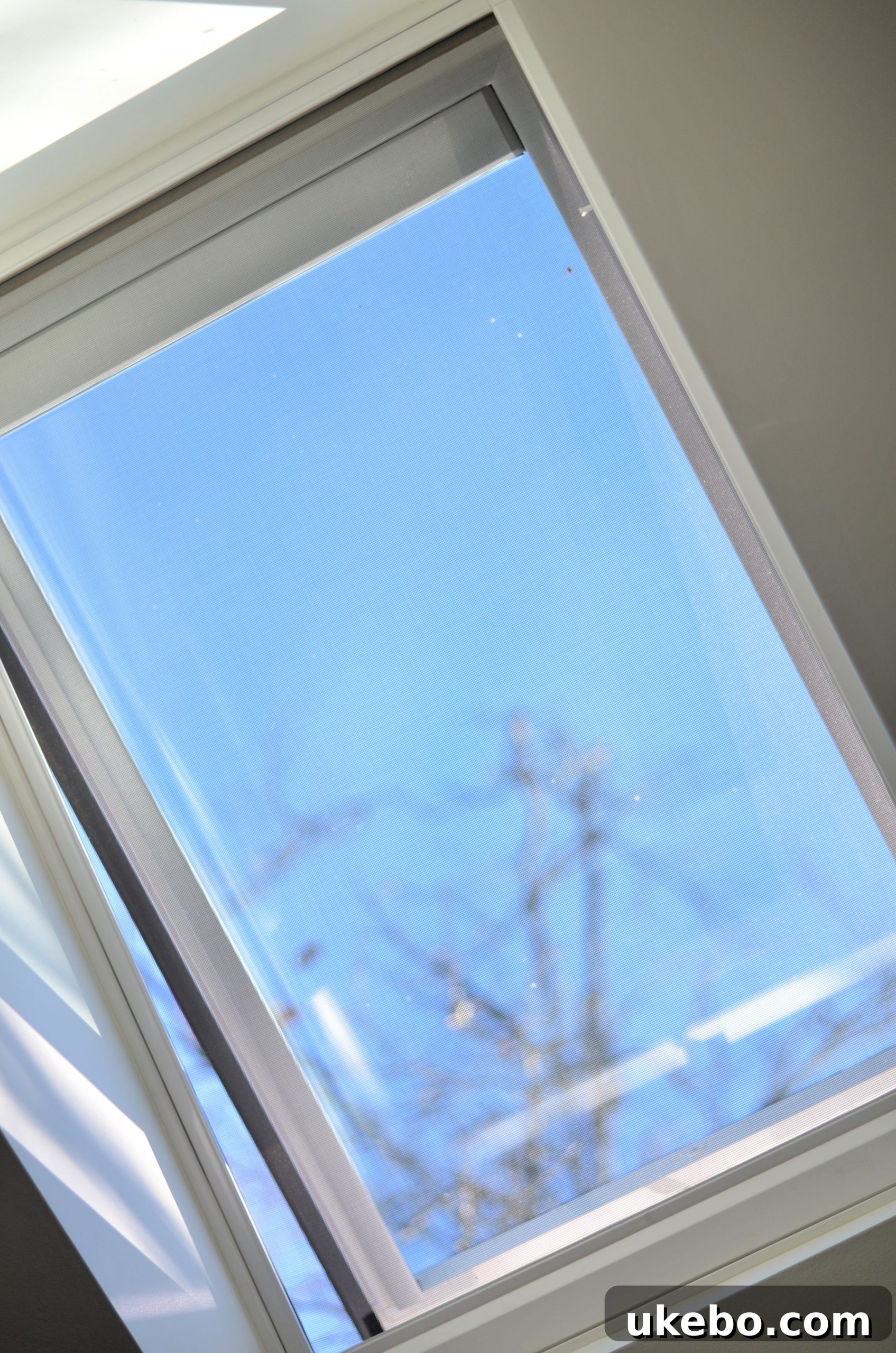 Screenshot of the Velux active app on a smartphone, showing control options for the skylight.
