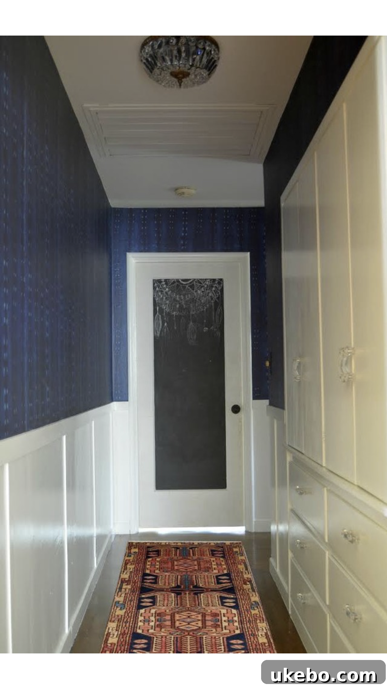 Third mock-up, highlighting how color variations interact with the existing decor