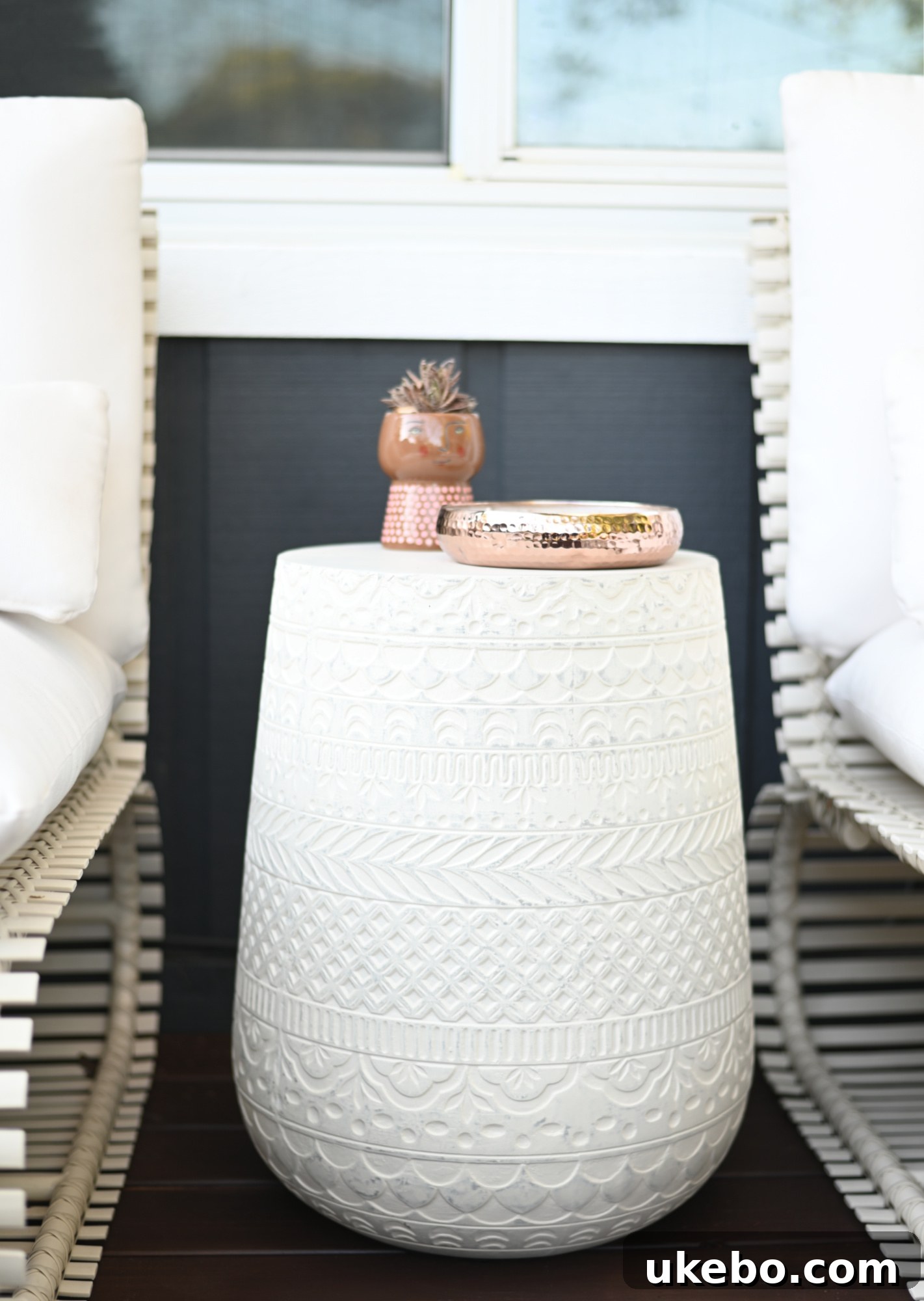 Leisure Made concrete side table detail