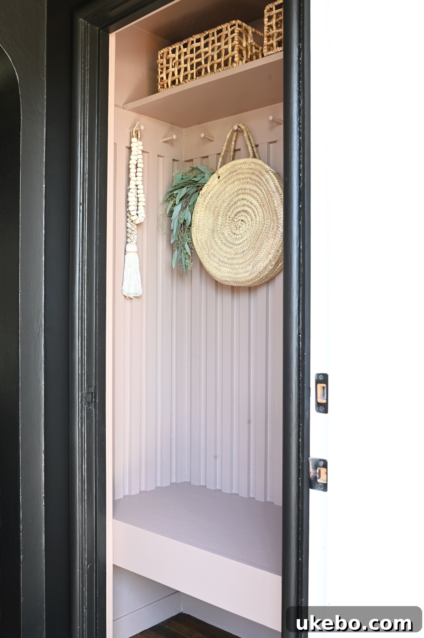 Welcoming entryway with bench and Hooks in Redend Point